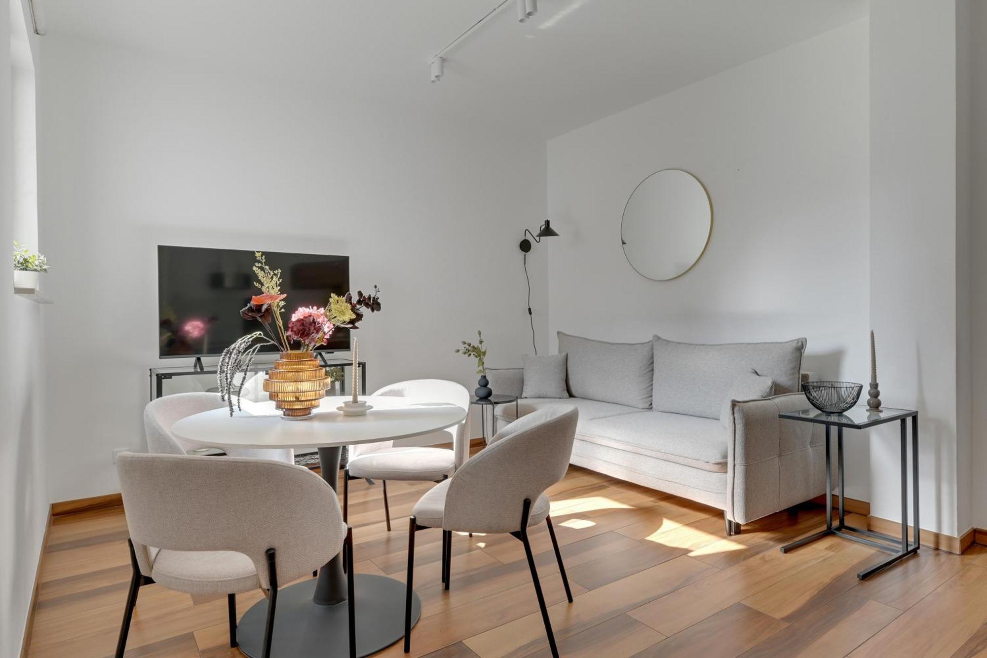 Apartament z 2 sypialniami i balkonem